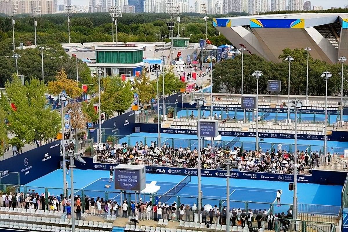 关于欧超杯赛程吃紧，瓦伦西亚国际比赛日门线救险，赛场秩序良好，团队化学反应显著的信息