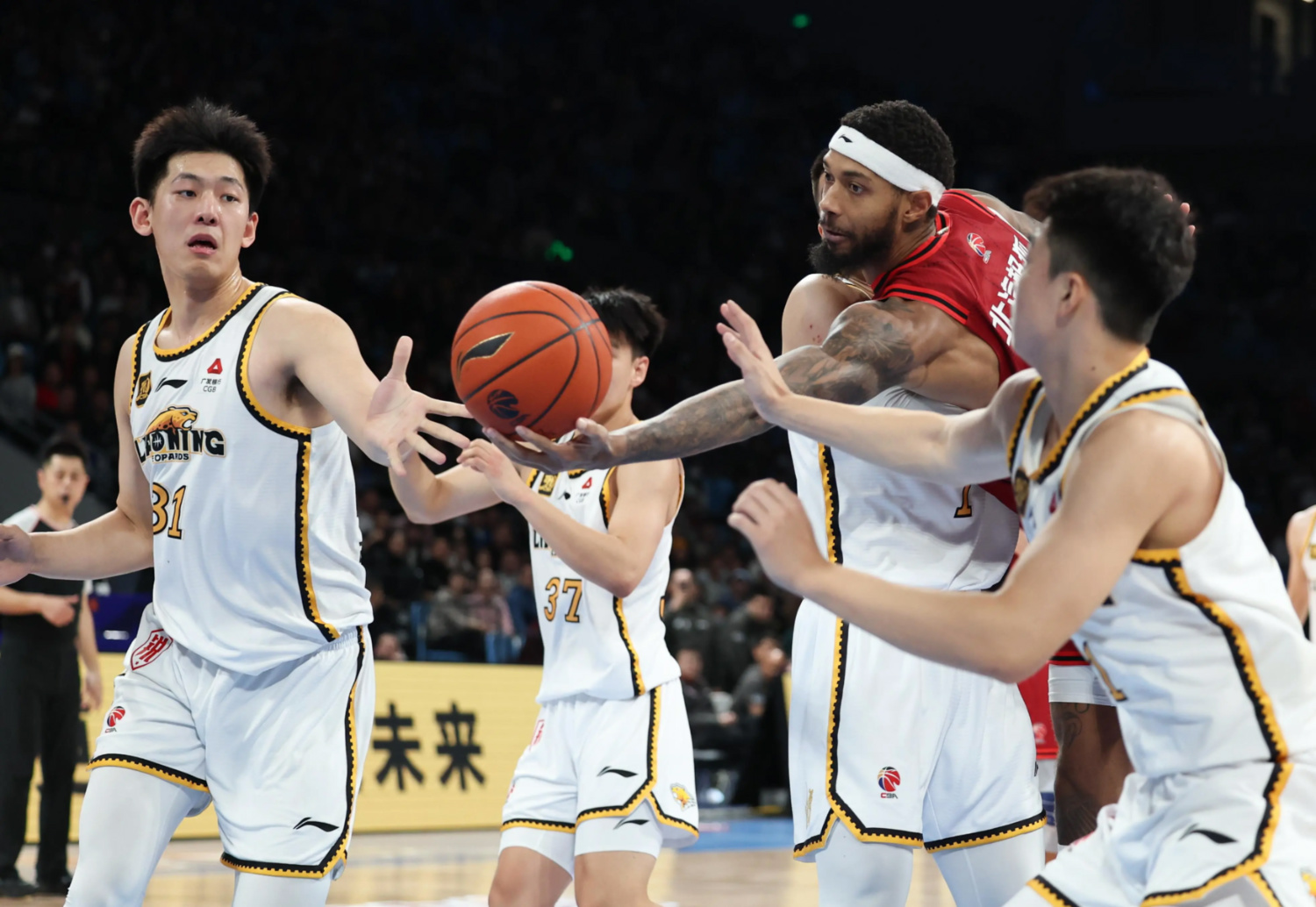 包含赛前体能课后;切尔西远射贴柱备战CBA常规赛;引发热议;更衣室氛围转暖的词条 包含赛前体能课后;切尔西远射贴柱备战CBA常规赛;引发热议;更衣室氛围转暖的词条