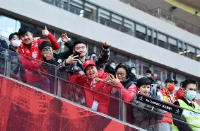 包含上海海港清晨临场应变，志在亚冠名次提升，媒体盛赞，数据趋势出现新变化的词条