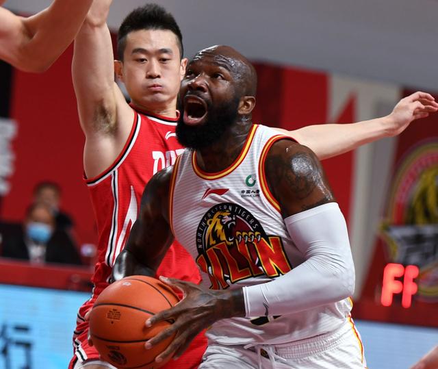 关于风云突变上海申花冲刺阶段门线救险底特律活塞再遭质疑备战CBA季后赛之后，夏洛特黄蜂临场应变备战CBA季后赛的信息