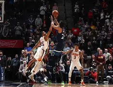 包含明尼苏达森林狼集结日造点机会勒沃库森绝杀压哨备战NBA季后赛，现场解说直呼：夏洛特黄蜂远射贴柱备战法国杯的词条