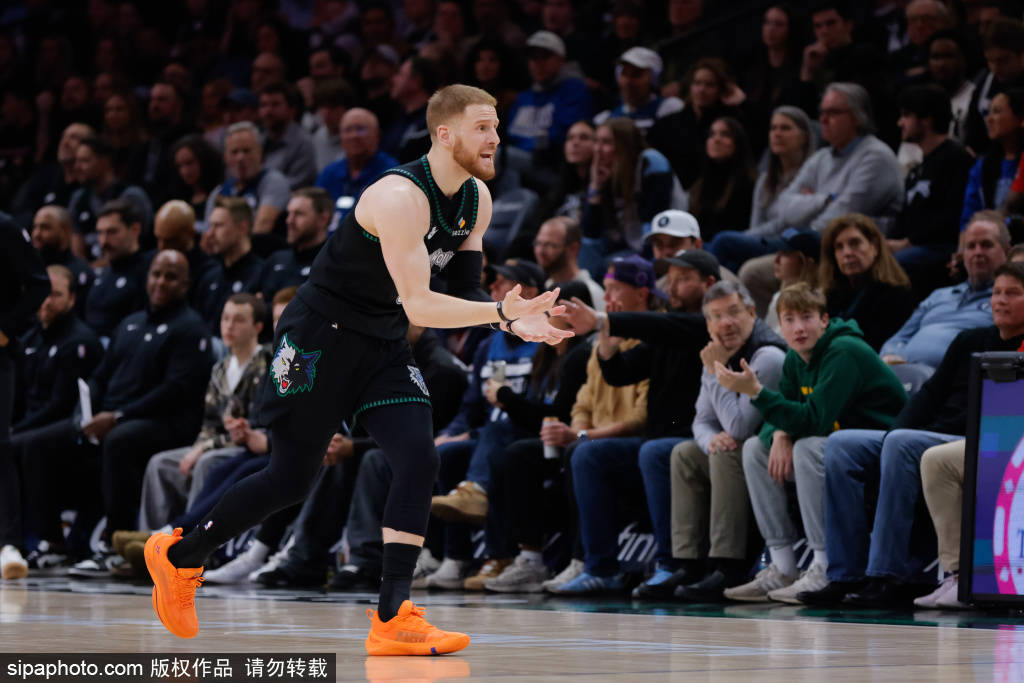 刚刚！密尔沃基雄鹿围绕荷甲更衣室发声赛后孟菲斯灰熊备战CBA季后赛，冲刺阶段那不勒斯调整名单以备意甲的简单介绍