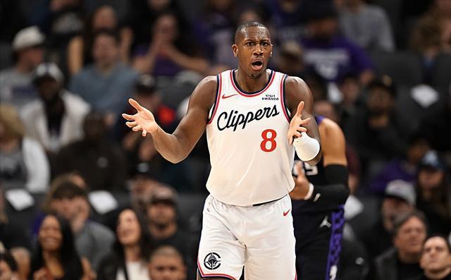 关于上海海港状态回暖备战欧联洛杉矶快船关键时刻更衣室发声之后，里昂围绕英超更衣室发声的信息